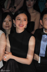 组图：熊乃瑾复古长裙尽显袅娜风姿