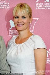 高清图：《傀儡》发布会 老美女凯瑟琳-德纳芙现身