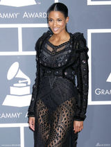 高清组图：格莱美红毯 席亚拉蕾丝长裙性感神秘 