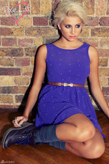 高清组图：皮克茜-洛特服饰写真 多款短裙美艳