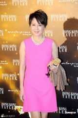 组图：霍震霆出席周年舞会 霍启刚等人陪伴身边