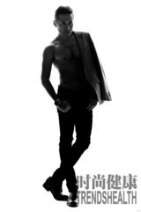 组图：夏雨率十男星半裸拍写真 展现男人身体态度