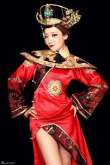 组图：于瑛楠《中国风》清宫装性感露腿