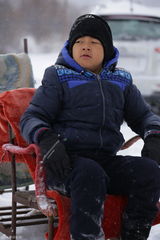 组图：《爸爸》雪乡抢先看 萌娃玩雪脸蛋红扑扑