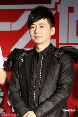 幻灯图：“内地造星教父”出书 陈子嘟称新秀缺内涵