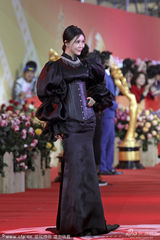 北京电影节红毯黯淡 章子怡灿笑蒋雯丽似修女