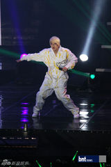 组图：韩新团B.A.P举办Showcase 前辈Secret助阵