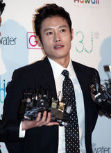 组图：韩星郑俊浩的婚礼 张东健等众韩星出席力捧