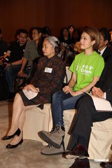 组图：容祖儿分享昆明探访感受 贺好友谢霆锋封帝