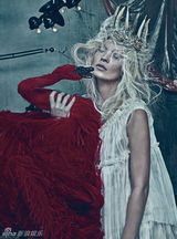 超模凯特-莫斯《W》颠覆修女装：我不是天使(组图)