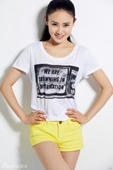 组图：高家轩靓丽写真 青春可爱似邻家女孩