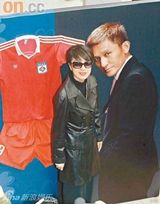 幻灯组图：1500球迷惜别尹志强 米雪洒泪悼男友