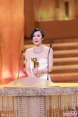组图：TVB台庆田蕊妮凭《巨轮》获视后泣不成声