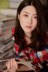 组图：朱锐性感裸妆写真 清新动人显文艺范