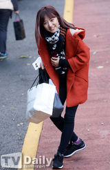 组图：众韩爱豆自信赴高考 SJ河智苑应援