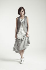 组图：辛芷蕾夏日写真首曝光 气质优雅出众