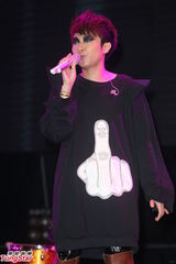 组图：简单生活节揭幕 莫文蔚苏打绿冒雨开唱