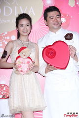 组图：林依晨亮相巧克力代言气质优雅