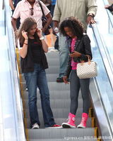 组图：迈克尔-杰克逊女儿帕里斯运动造型亭亭玉立