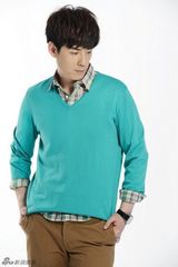 组图：刘欢清俊写真造型优雅帅气