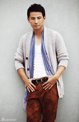 组图：钱泳辰夏日写真 飘逸儒雅虏获人心