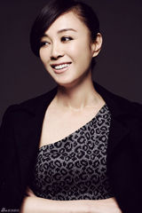 高清图：傅艺伟冬日大片迷人微笑尽显御姐风范