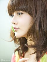 幻灯图集：邓家佳夏日户外写真 粉裙伊人清纯唯美