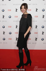 幻灯图：群星齐聚电影节之夜活动 布吉特举止出位