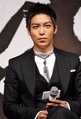 高清图：《到炮火中去》发布会 权相佑(权相宇)等出席