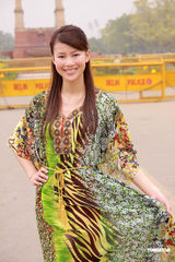 幻灯图：候选港姐印度拍外景 水土不服状态不佳 