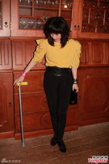 组图：何超仪左脚受伤已手术 颜卓灵求学接工作