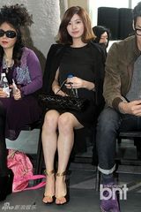 组图：郑素敏金泰宇等靓装出席首尔时装周