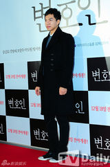 组图：崔始源金荷娜李升基等为《辩护人》站台