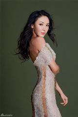 组图：阿筎那曝性感写真 透视装展S曲线