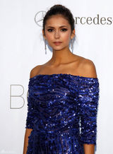 组图：妮娜-杜波夫蓝裙亮相身材窈窕