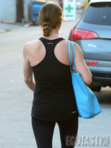 组图：《暮光》超模身形健硕成运动达人