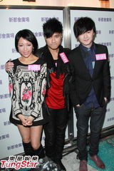 组图：古巨基携钟舒漫洪卓立平安夜献唱庆圣诞