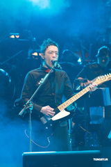 组图：黄贯中开唱未见朱茵 陈豪黄德斌助阵