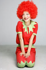 组图：江一燕小丑写真百变心情 银幕素描80后小妞