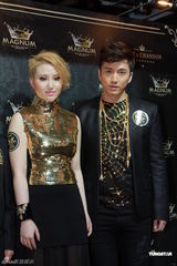 组图：何超云陈山聪秀恩爱 庄思敏超低胸裙性感亮相