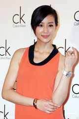 组图：张钧宁代言情人节对表期待早日遇到真爱