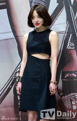 组图：《单身女》发布 李秉宪美娇妻演失婚女