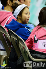 组图：EXO鹿晗等驰骋球场 Beast组进球获胜