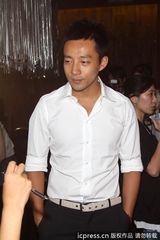 组图：汪小菲火速澄清未欠薪 上衣绷开闹笑话