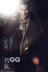 高清图：赵文卓写真展现硬汉温柔气质 亲和力足