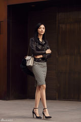 组图：姚晨时尚街拍四连发变身干练俏女郎