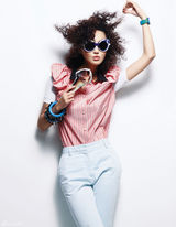 组图：张歆艺最新写真玩撞色 顶爆炸头扮搞怪潮人