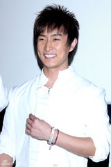 幻灯：新七小福带伤出席慈善表演 大跳新版NOBODY 