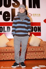 组图：侧田暂别香港乐坛泪洒现场 将移师北京发展