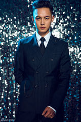 组图：尹正英伦写真演绎极致复古华丽